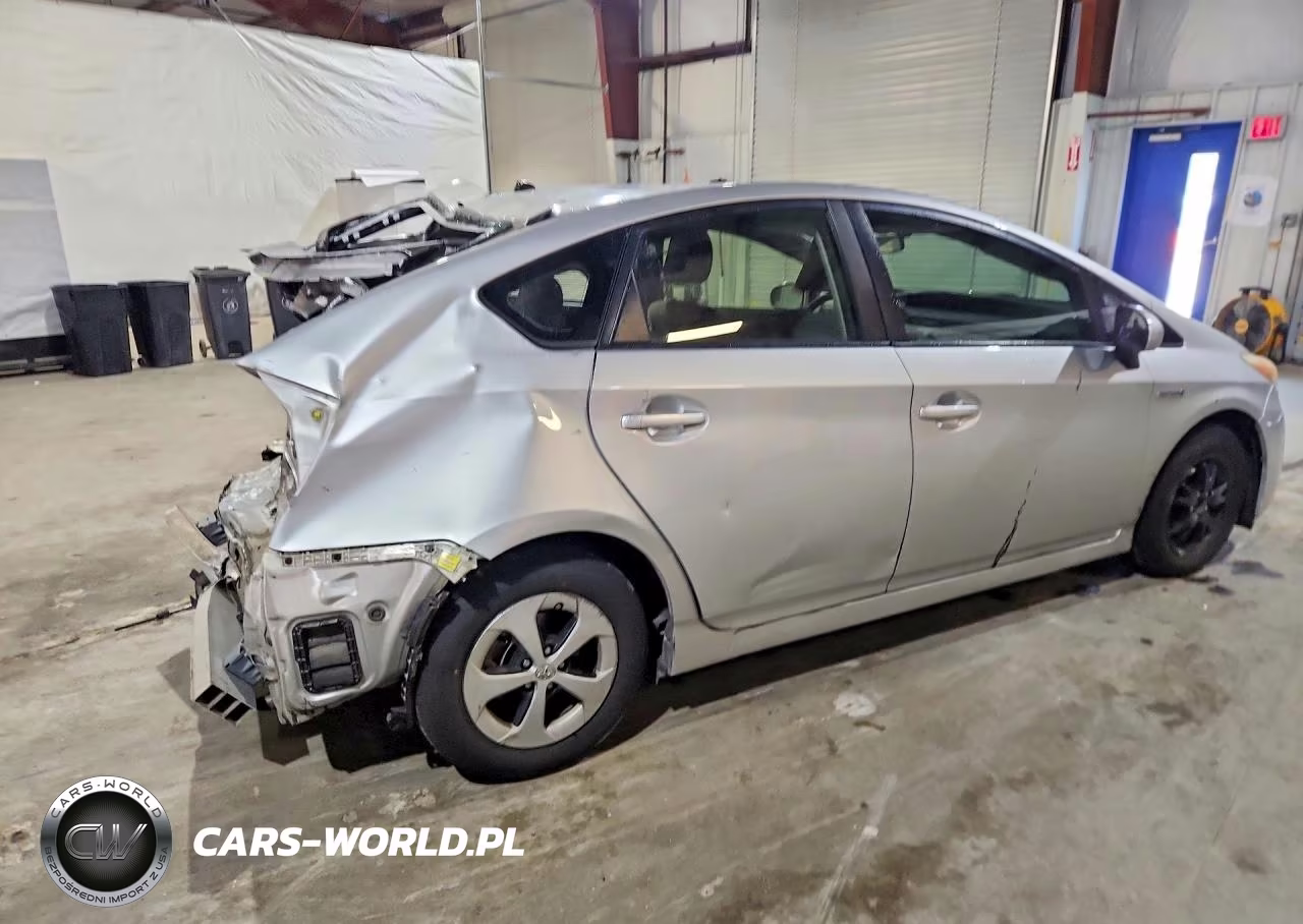 2013 Toyota Prius Two VIN:JTDKN3DU9D5566806 - 3
