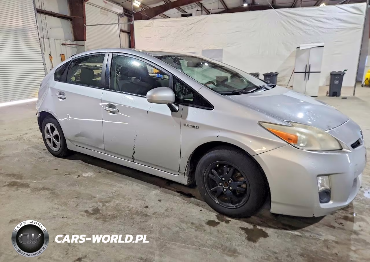 2013 Toyota Prius Two VIN:JTDKN3DU9D5566806 - 4