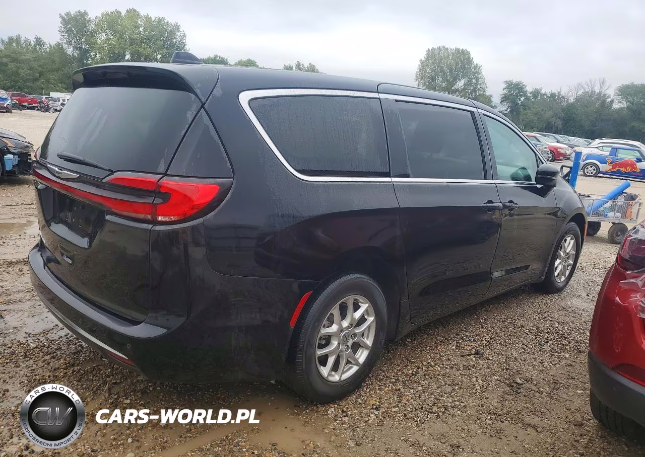 2024 Chrysler Pacifica Touring L VIN:2C4RC1BG2RR140374 - 3