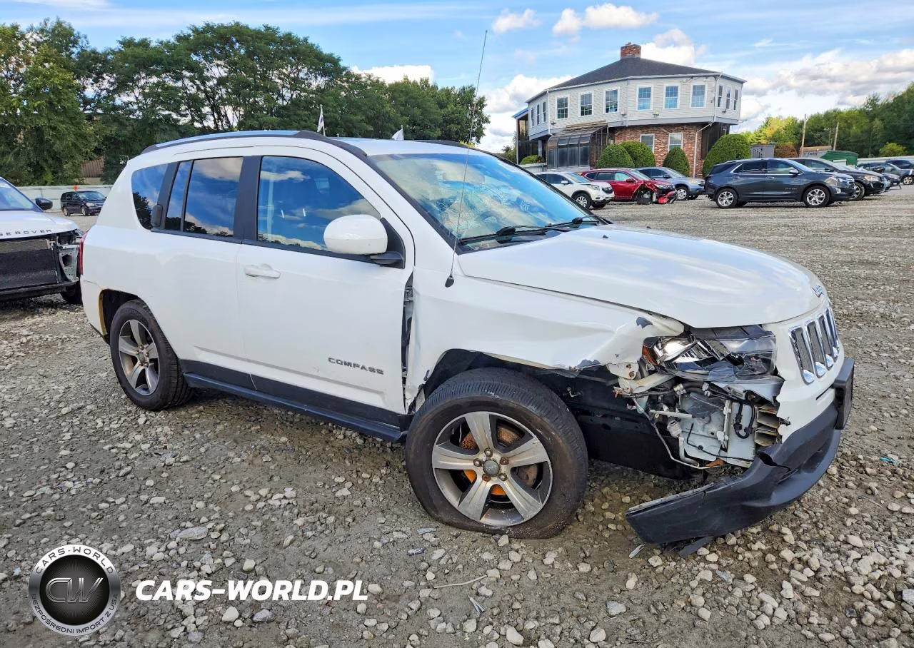 2017 Jeep Compass Latitude VIN:1C4NJDEB9HD176165 - 4