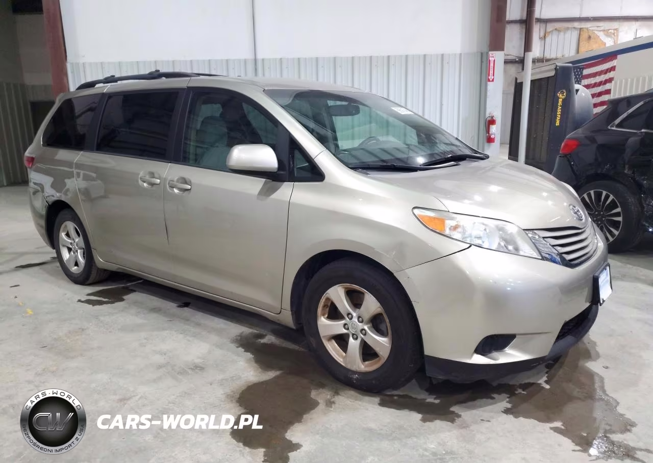 2017 Toyota Sienna Le VIN:5TDKZ3DCXHS796799 - 4