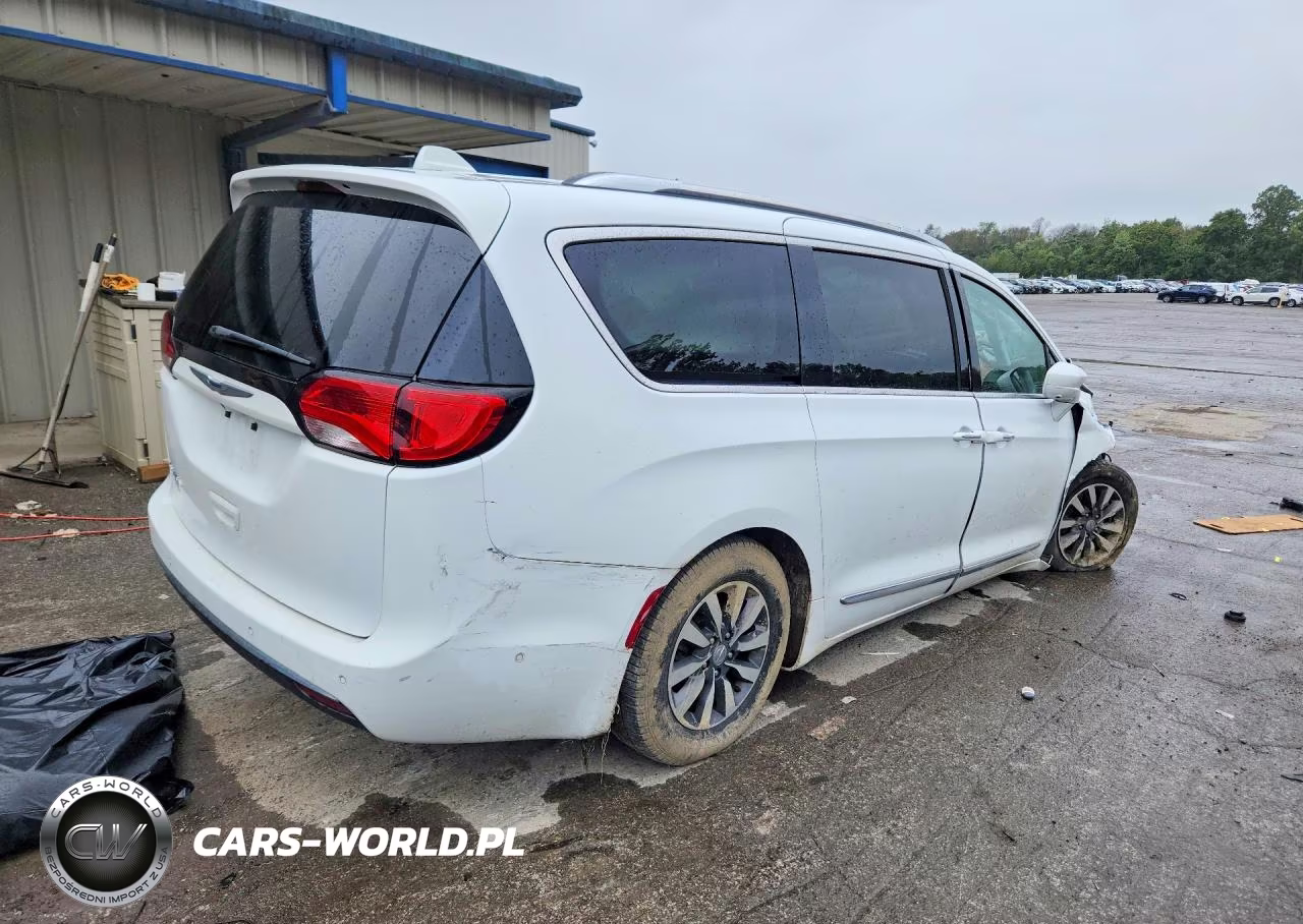 2020 Chrysler Pacifica Touring L Plus VIN:2C4RC1EG7LR149946 - 3