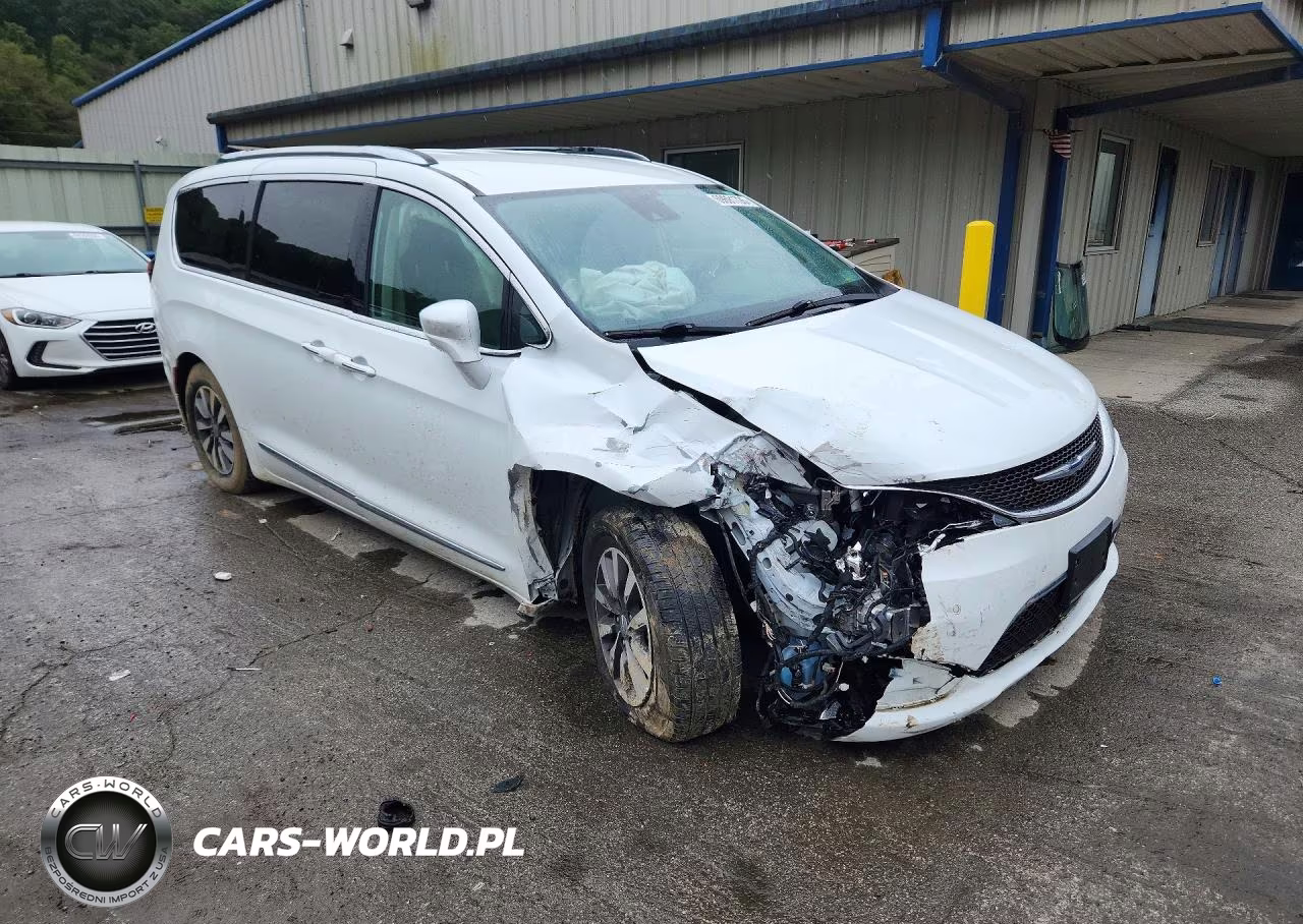 2020 Chrysler Pacifica Touring L Plus VIN:2C4RC1EG7LR149946 - 4