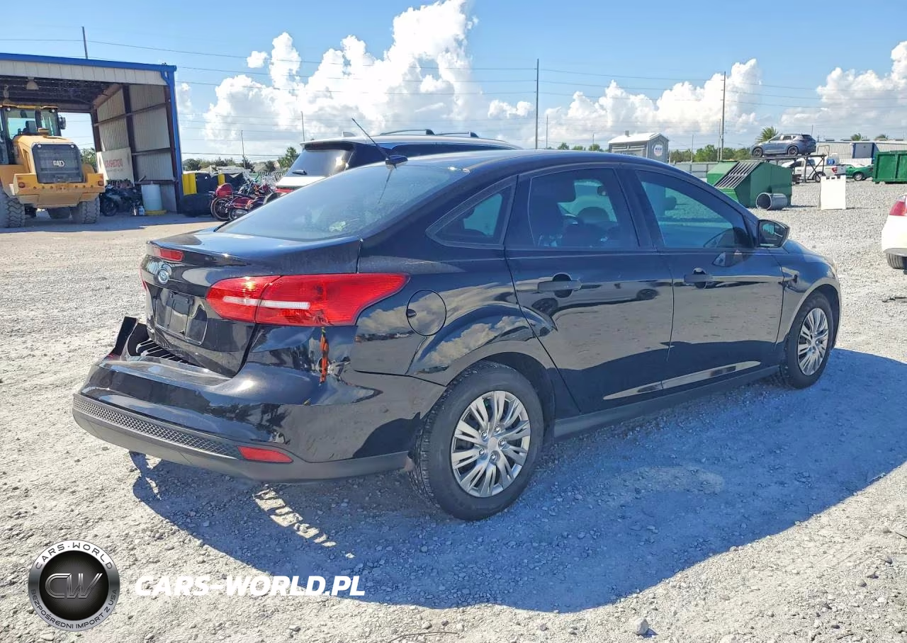 2018 Ford Focus S VIN:1FADP3E2XJL243152 - 3