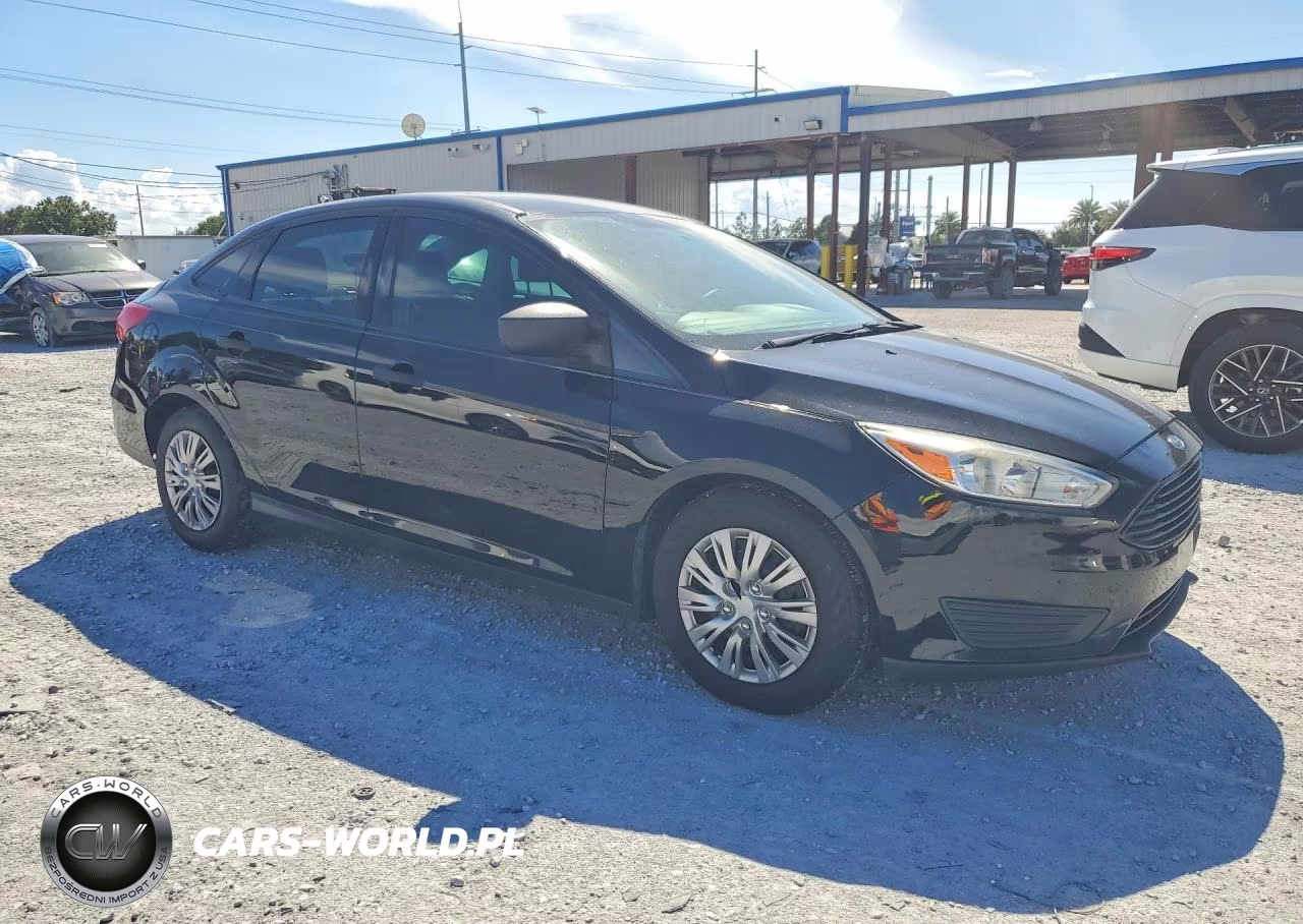 2018 Ford Focus S VIN:1FADP3E2XJL243152 - 4