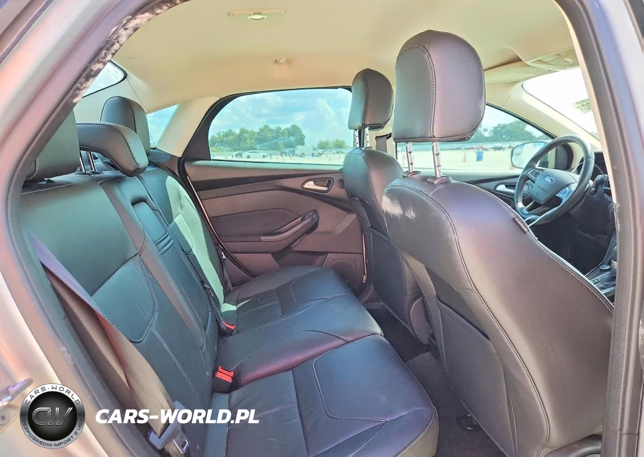 2016 Ford Focus Titanium VIN:1FADP3J2XGL360518 - 10