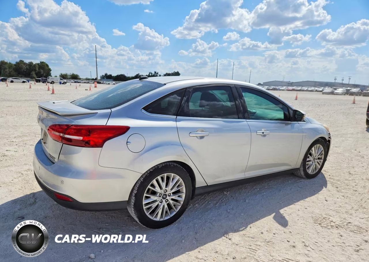 2016 Ford Focus Titanium VIN:1FADP3J2XGL360518 - 3