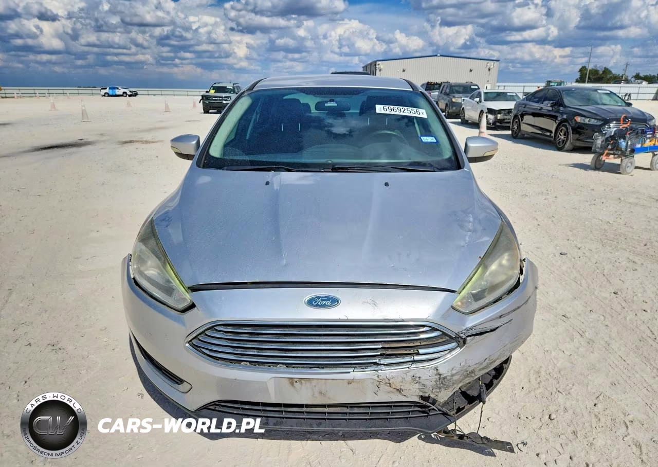 2016 Ford Focus Titanium VIN:1FADP3J2XGL360518 - 5