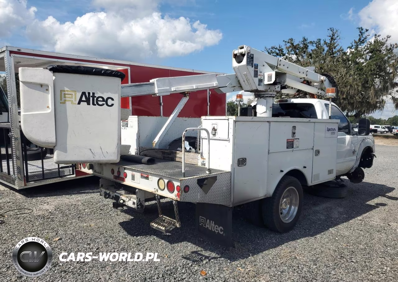 2012 Ford F550 Super Duty Bucket Truck VIN:1FDUF5GTXCEB11137 - 3