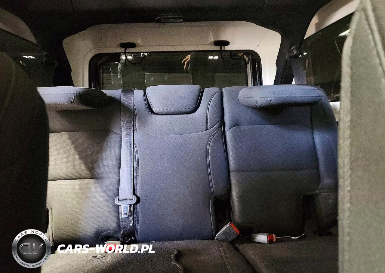 2019 Jeep Wrangler Unlimited Sahara VIN:1C4HJXEN6KW624656 - 10