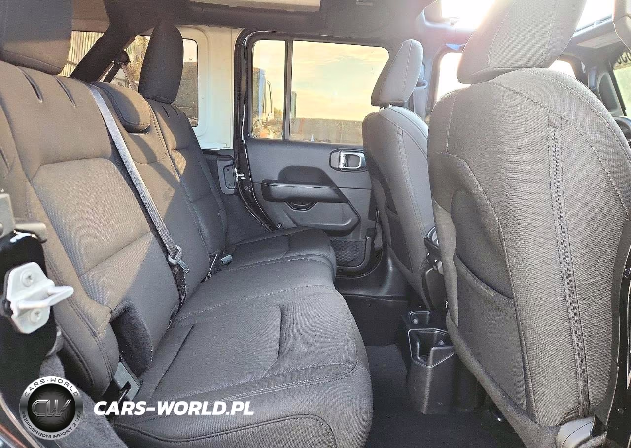 2019 Jeep Wrangler Unlimited Sahara VIN:1C4HJXEN6KW624656 - 11