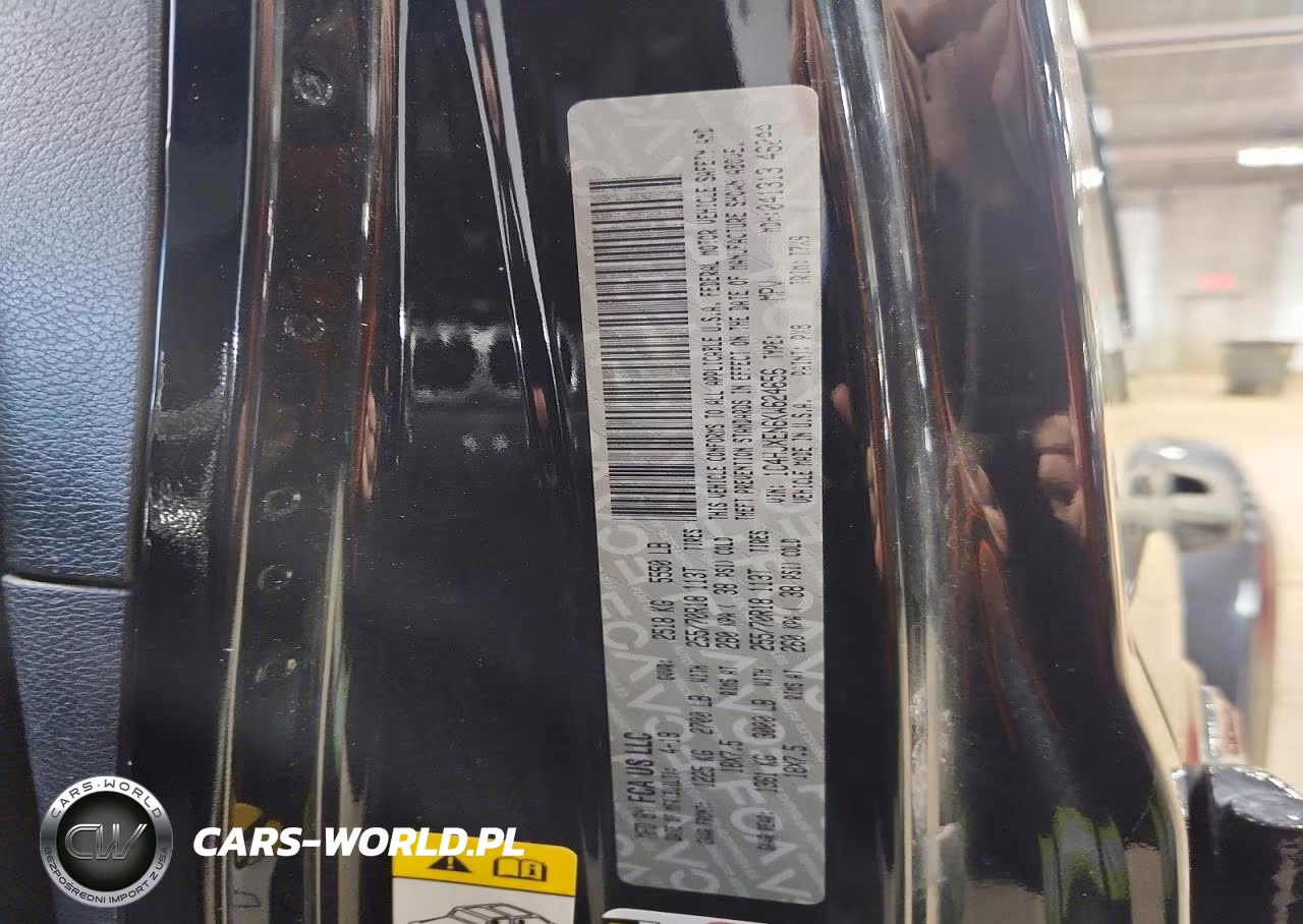 2019 Jeep Wrangler Unlimited Sahara VIN:1C4HJXEN6KW624656 - 14