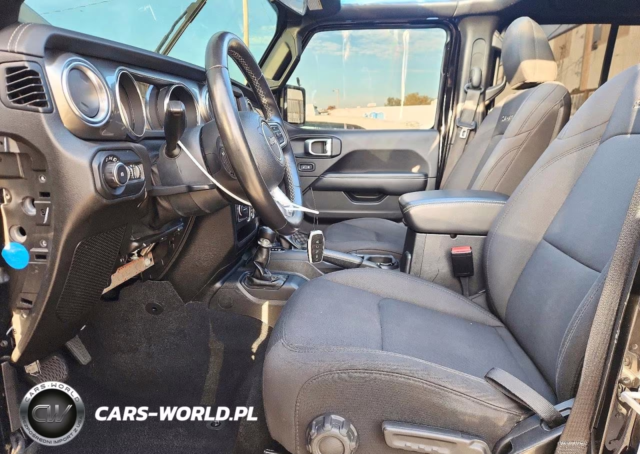 2019 Jeep Wrangler Unlimited Sahara VIN:1C4HJXEN6KW624656 - 7