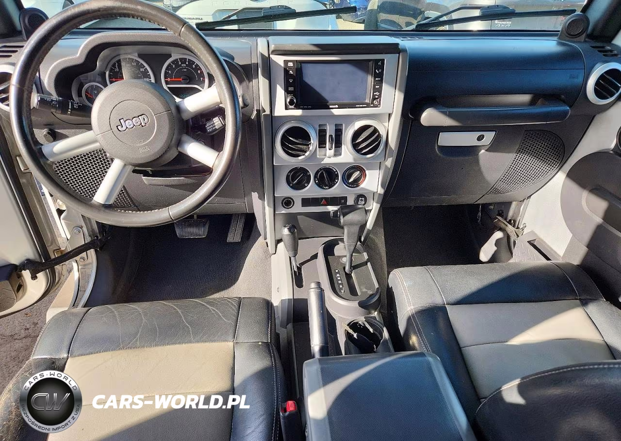 2008 Jeep Wrangler Unlimited Sahara VIN:1J8GA59198L652431 - 8