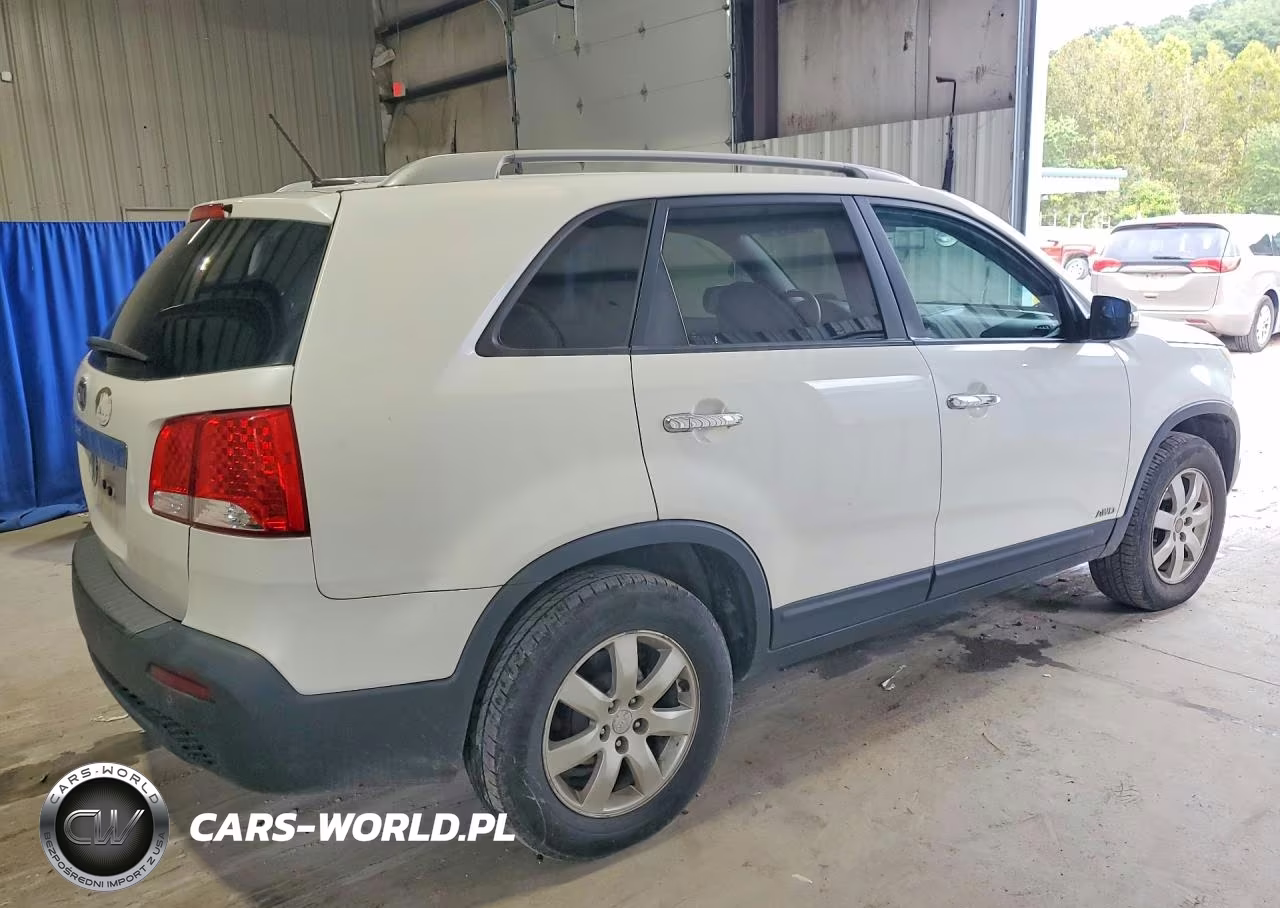 2011 Kia Sorento Lx VIN:5XYKTDA15BG148267 - 3