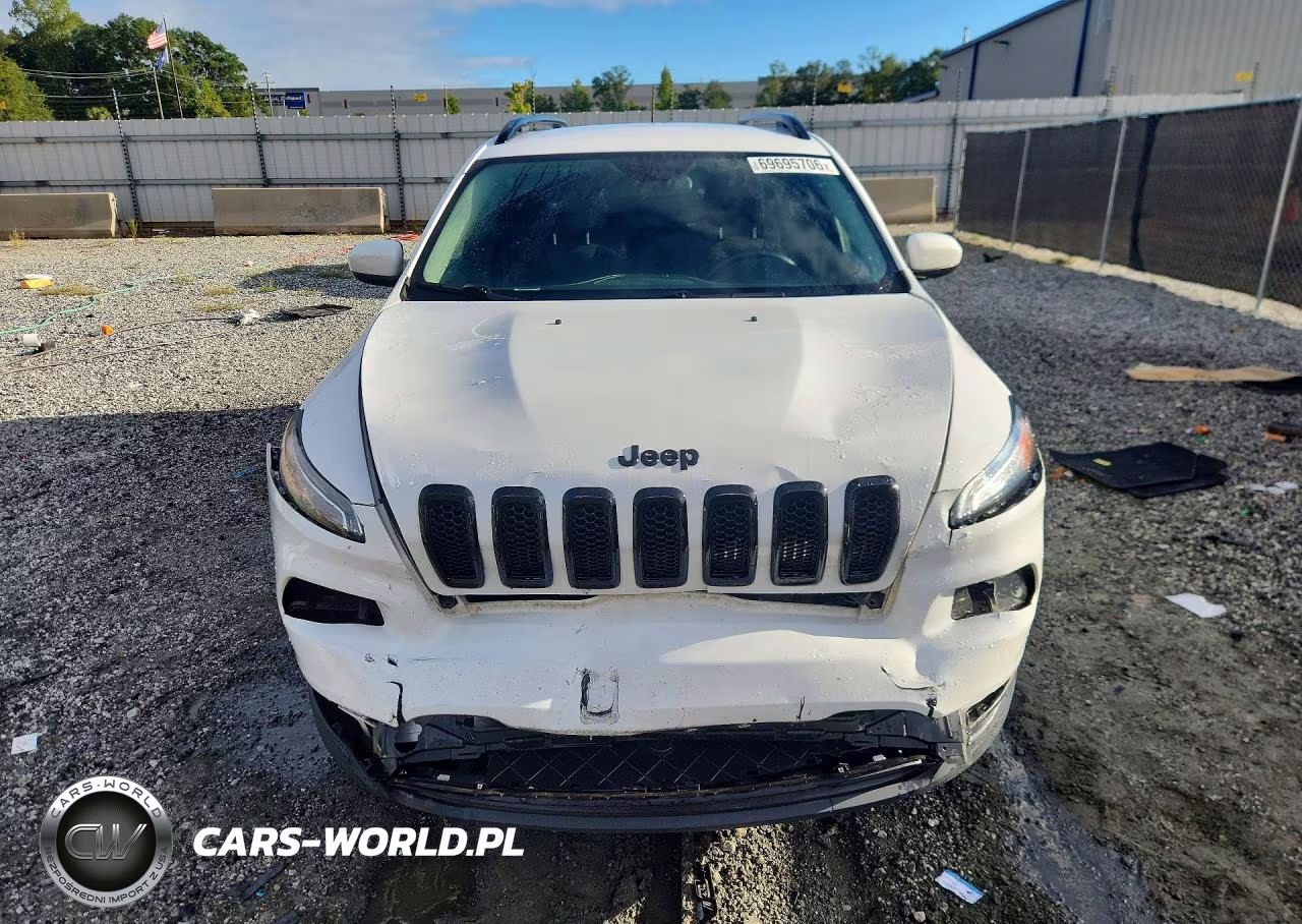 2018 Jeep Cherokee Latitude VIN:1C4PJLCB1JD552949 - 5