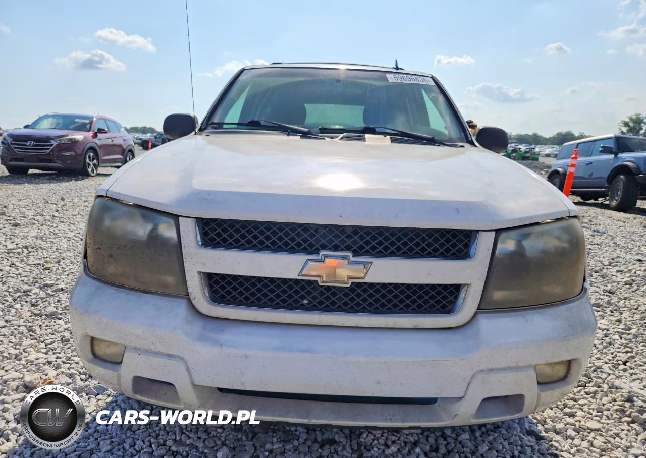 2008 Chevrolet Trailblazer Ls VIN:1GNDT13S382213303 - 5