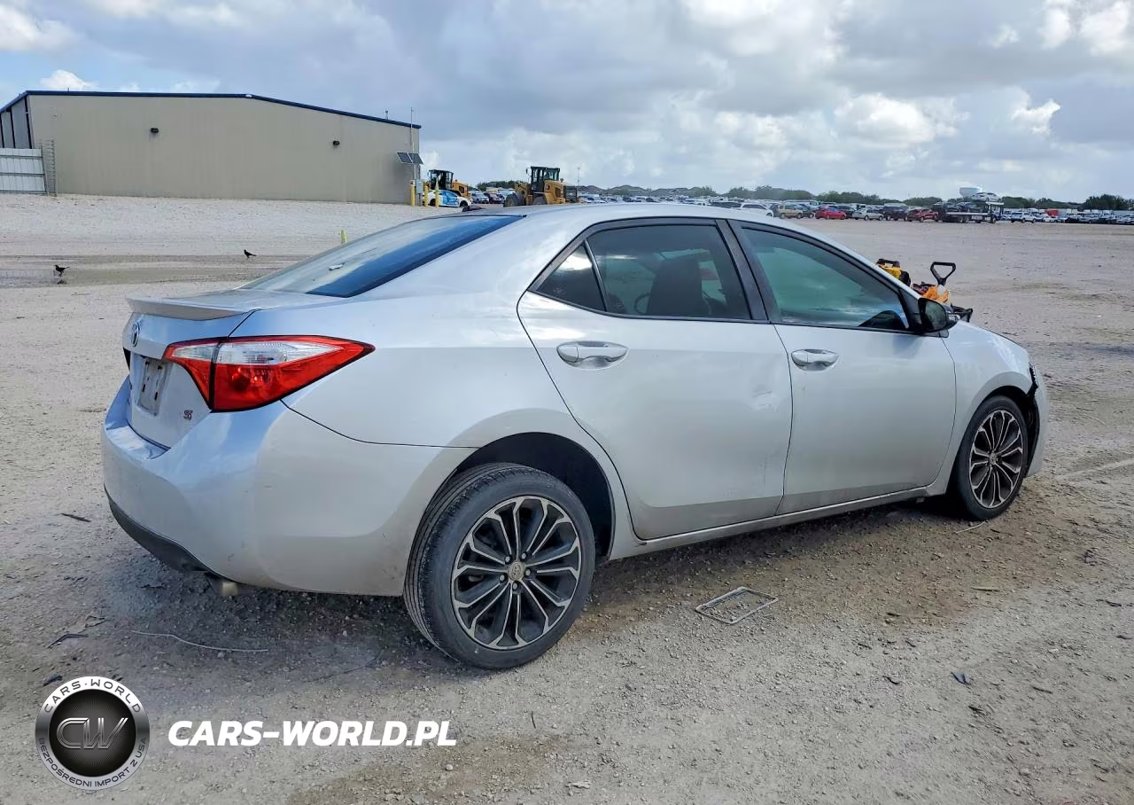 2015 Toyota Corolla S Plus VIN:5YFBURHE1FP346820 - 3