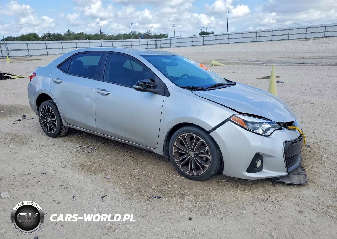 2015 Toyota Corolla S Plus VIN:5YFBURHE1FP346820 - 4