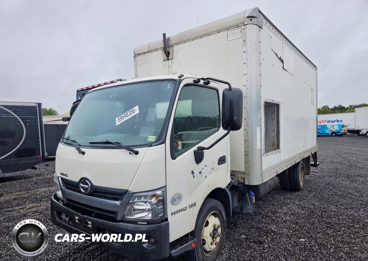 2015 Hino 195 Box Truck