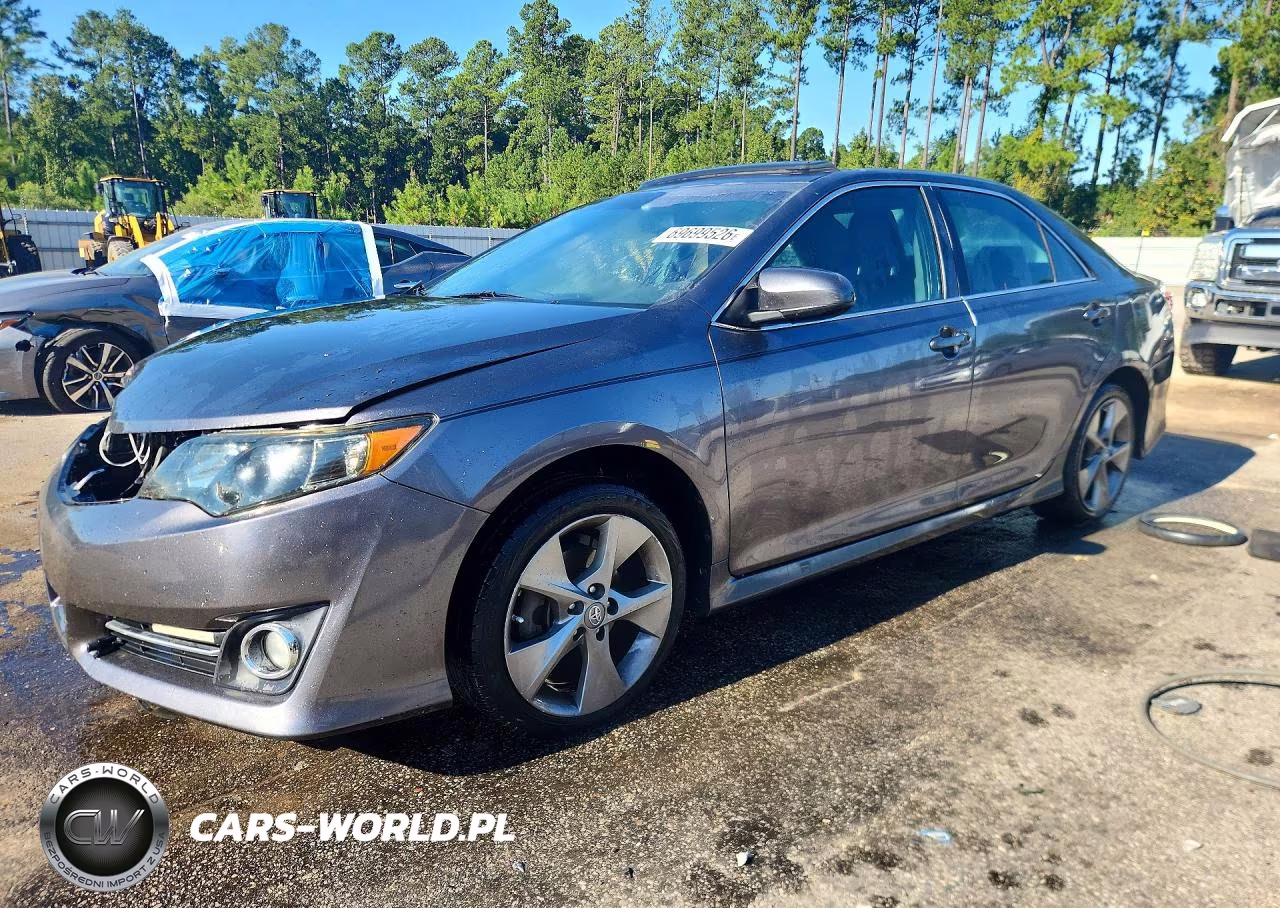 2014 Toyota Camry Se Sport – zdjęcie 1 z 12