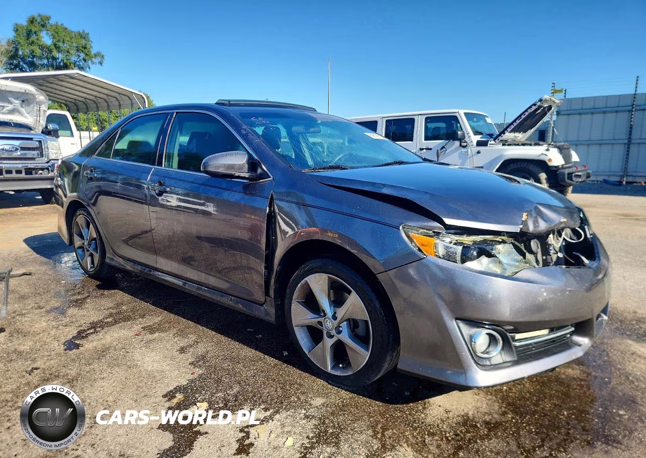 2014 Toyota Camry Se Sport VIN:4T1BF1FK8EU445894 - 4
