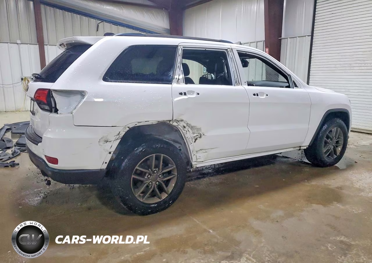 2017 Jeep Grand Cherokee Laredo VIN:1C4RJFAG2HC674163 - 3