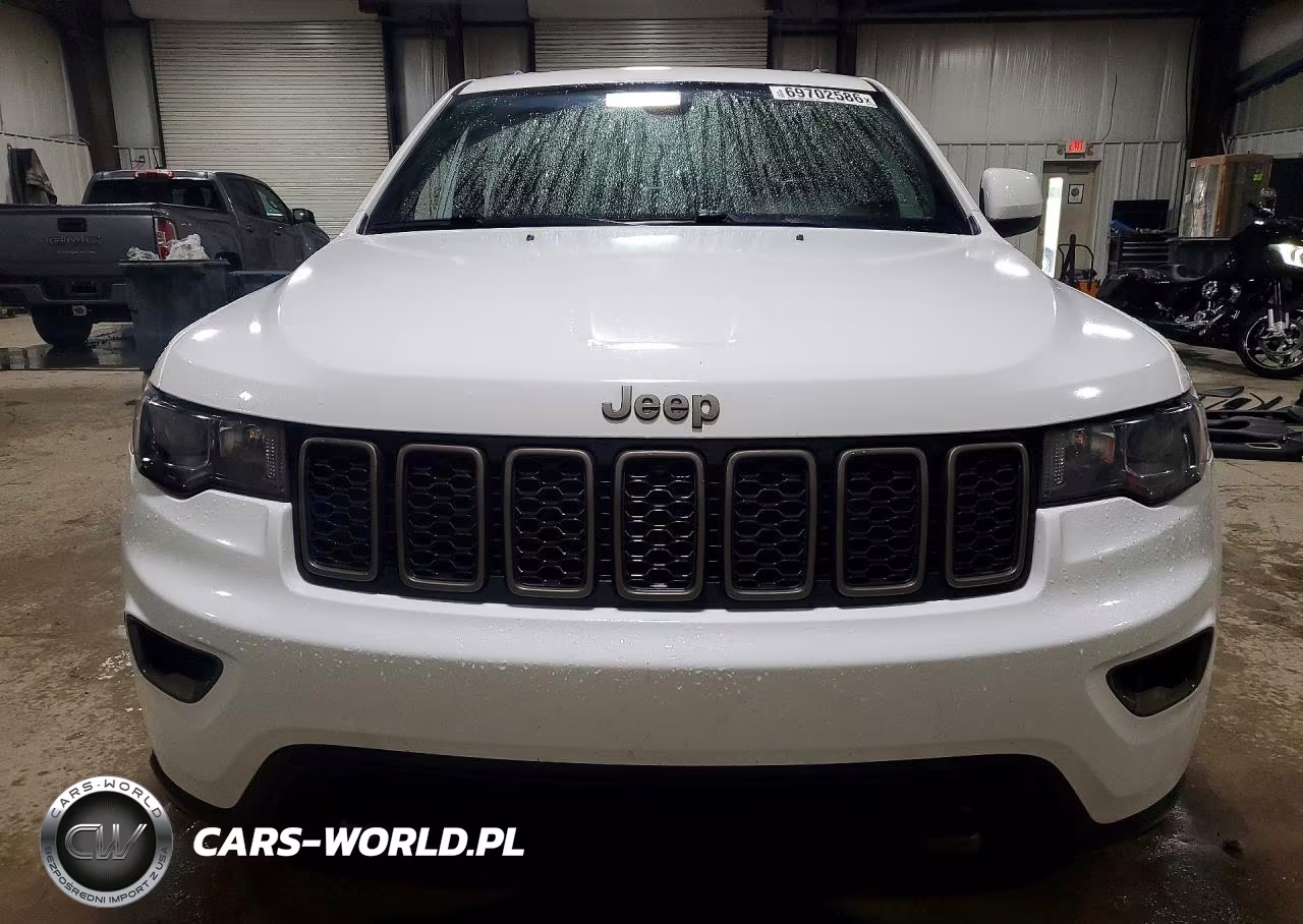 2017 Jeep Grand Cherokee Laredo VIN:1C4RJFAG2HC674163 - 5