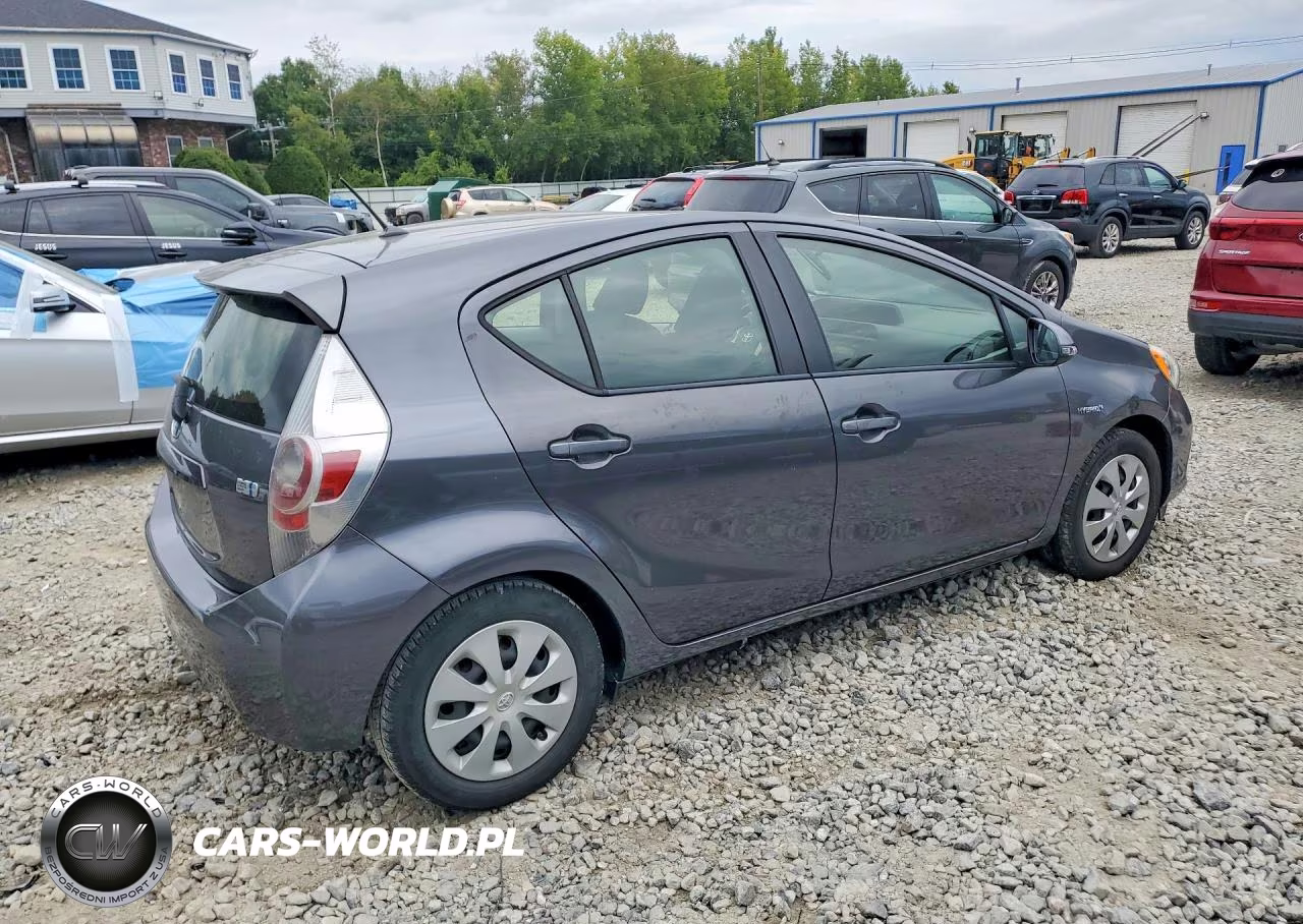 2014 Toyota Prius C Two VIN:JTDKDTB39E1572479 - 3