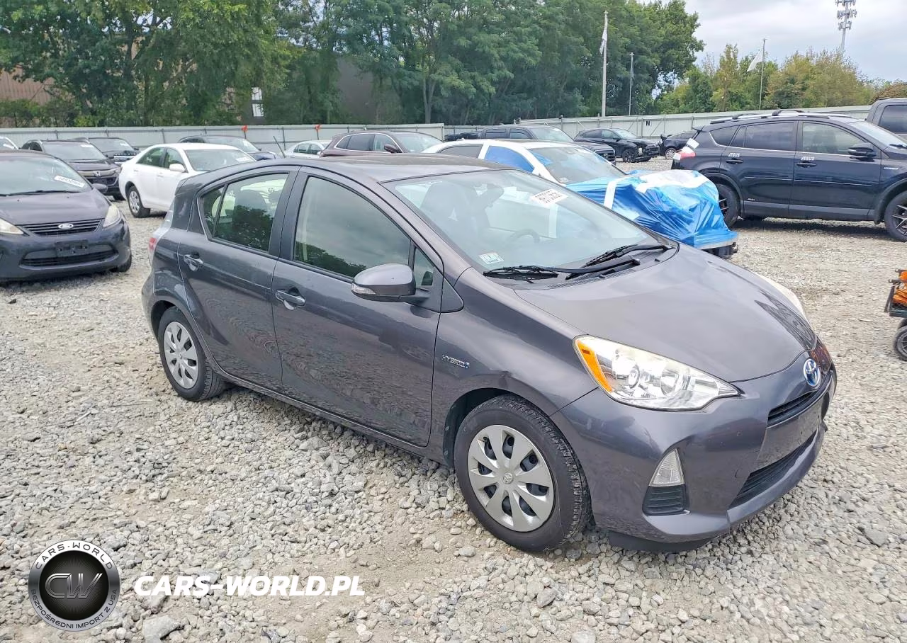 2014 Toyota Prius C Two VIN:JTDKDTB39E1572479 - 4