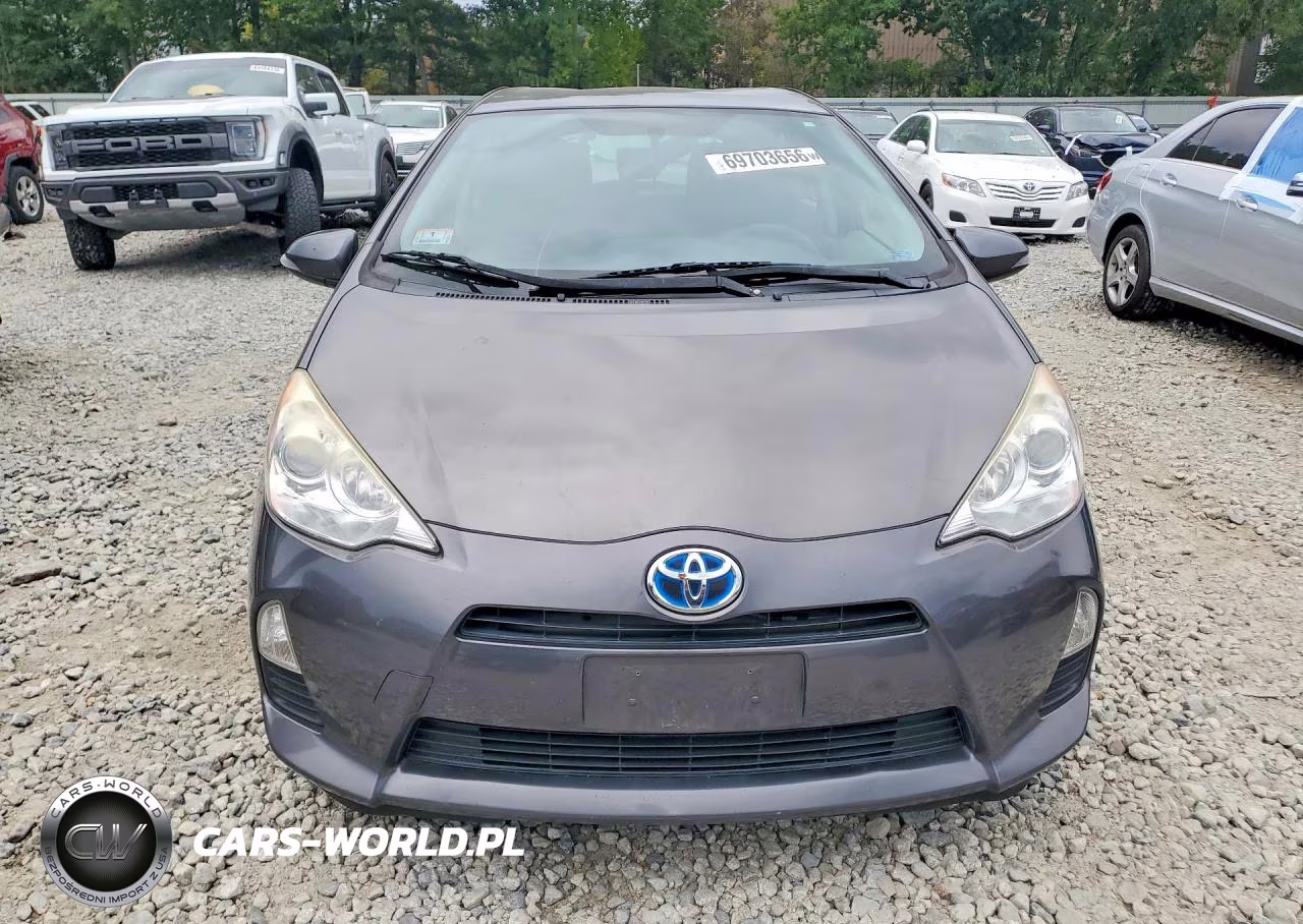 2014 Toyota Prius C Two VIN:JTDKDTB39E1572479 - 5