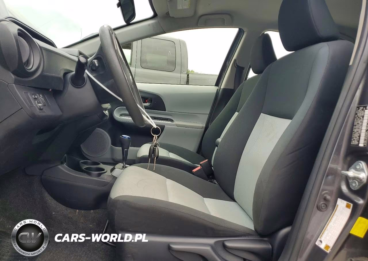 2014 Toyota Prius C Two VIN:JTDKDTB39E1572479 - 7