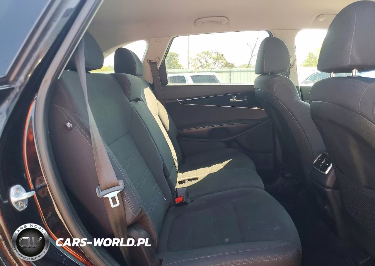 2019 Kia Sorento L VIN:5XYPG4A36KG511994 - 10