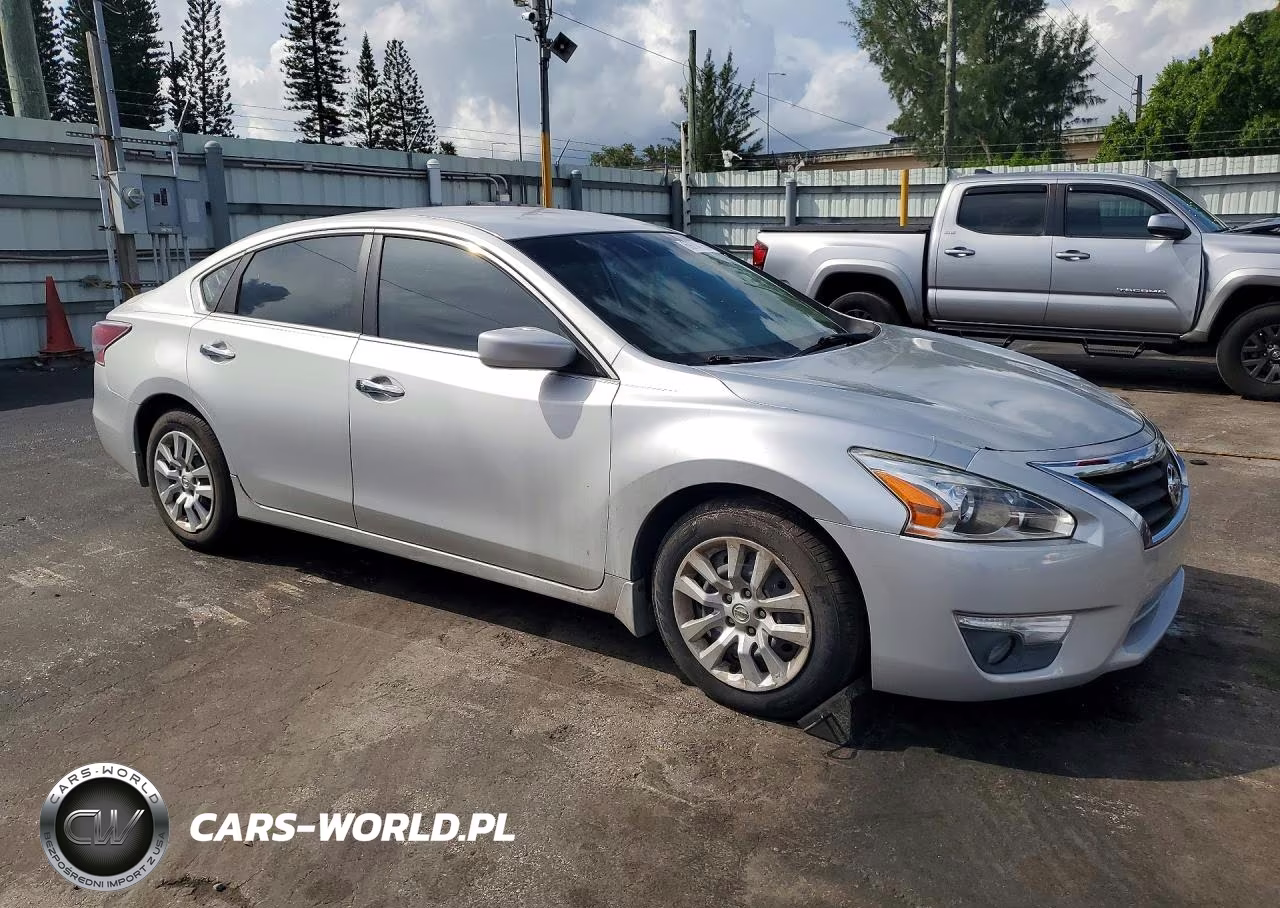 2014 Nissan Altima 2.5 S VIN:1N4AL3AP8EN388880 - 4