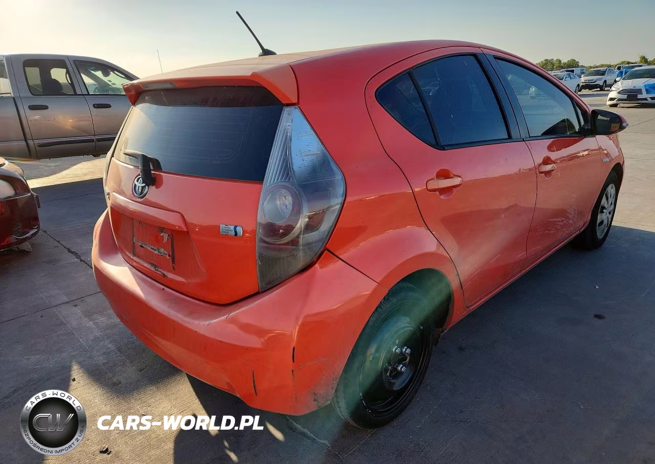 2014 Toyota Prius C Two VIN:JTDKDTB35E1079995 - 3
