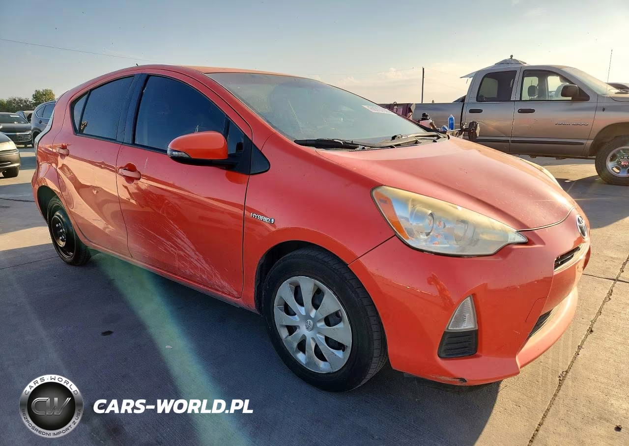 2014 Toyota Prius C Two VIN:JTDKDTB35E1079995 - 4