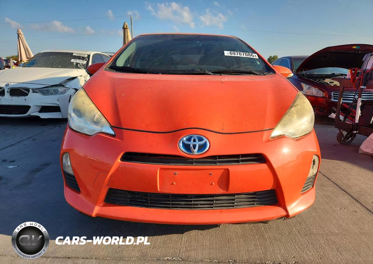 2014 Toyota Prius C Two VIN:JTDKDTB35E1079995 - 5
