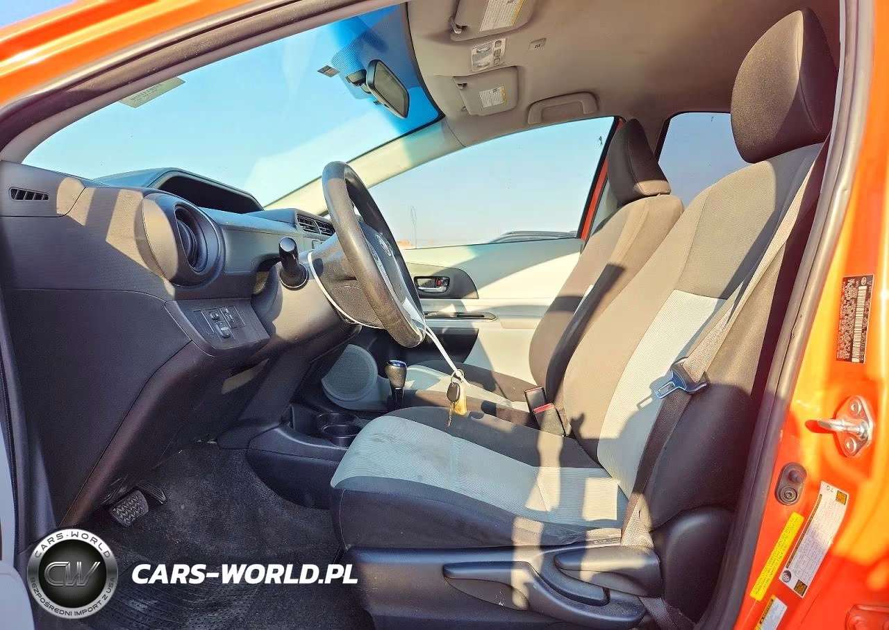 2014 Toyota Prius C Two VIN:JTDKDTB35E1079995 - 7