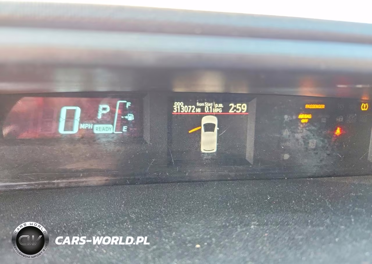2014 Toyota Prius C Two VIN:JTDKDTB35E1079995 - 9