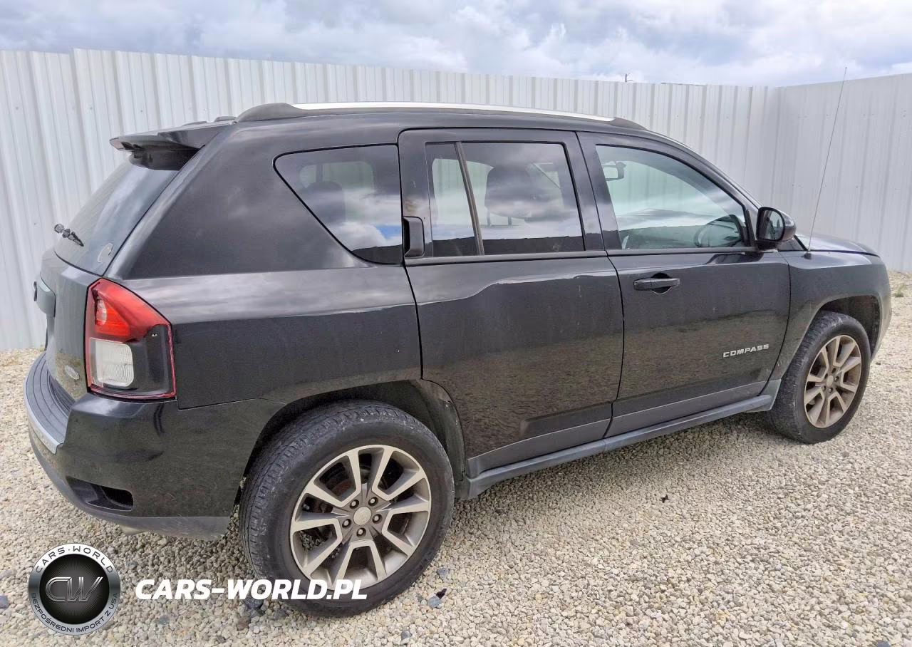 2016 Jeep Compass Latitude VIN:1C4NJDEB0GD572399 - 3