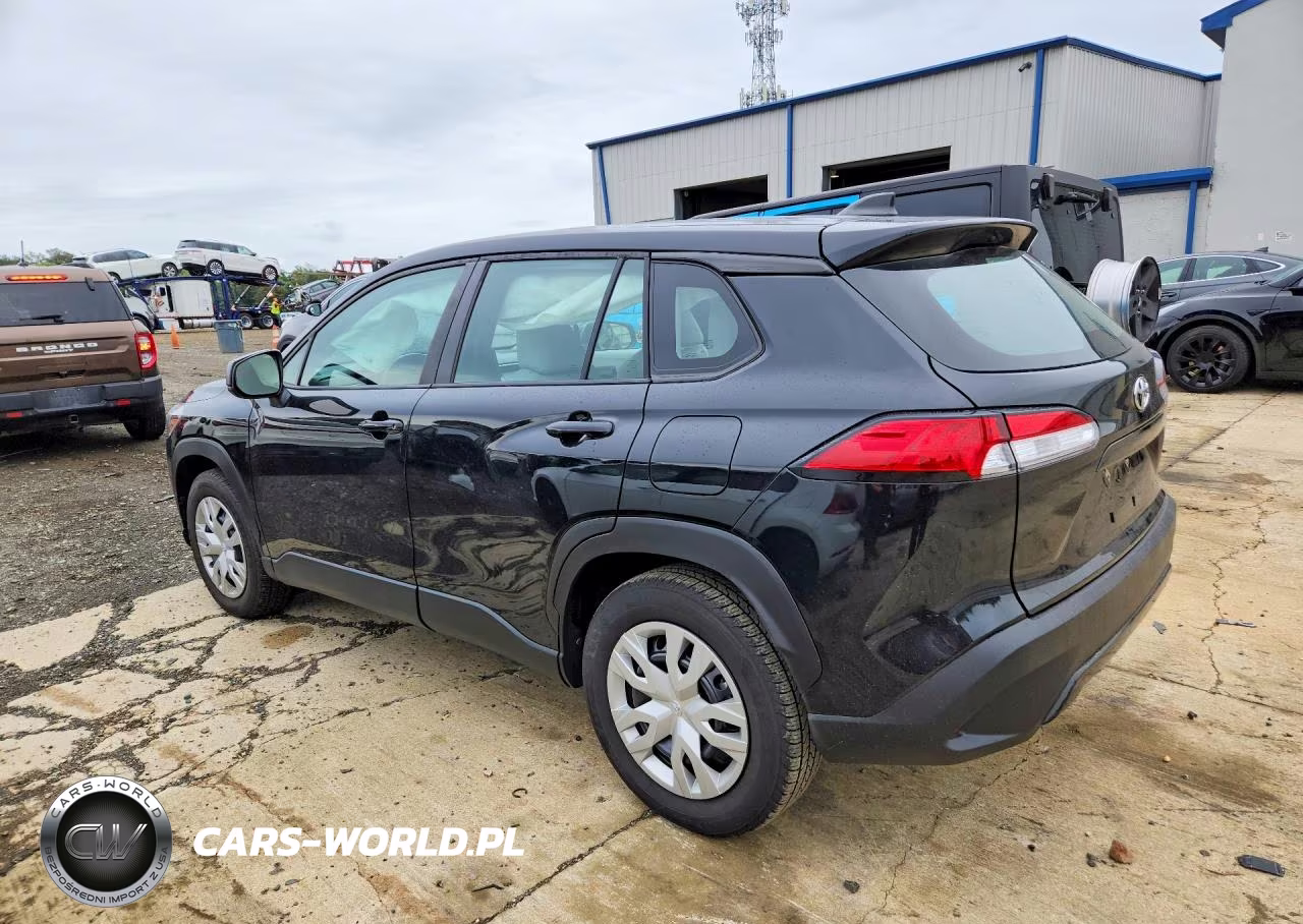 2023 Toyota Corolla Cross L VIN:7MUAAABG4PV055856 - 2