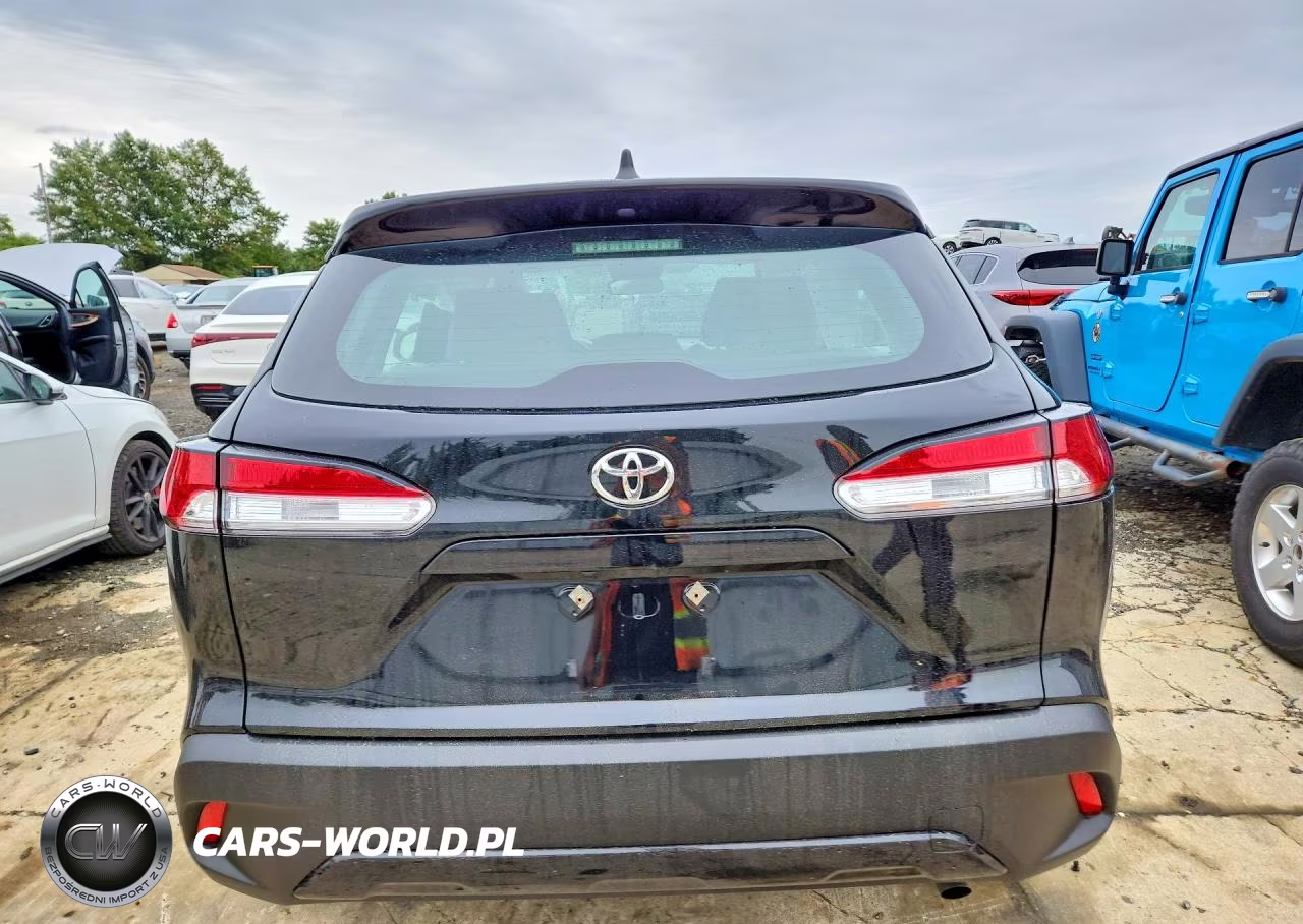 2023 Toyota Corolla Cross L VIN:7MUAAABG4PV055856 - 6