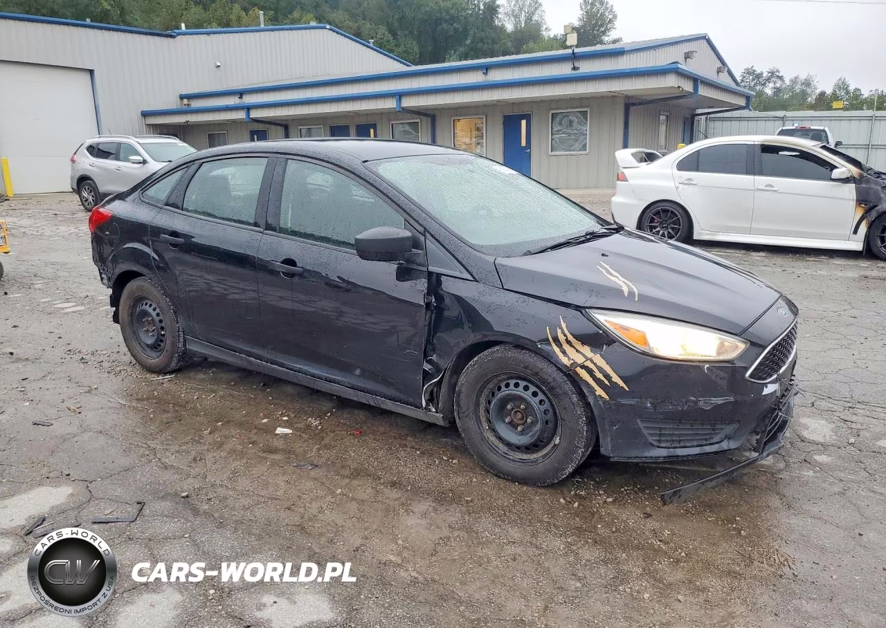 2018 Ford Focus S VIN:1FADP3E22JL201428 - 4