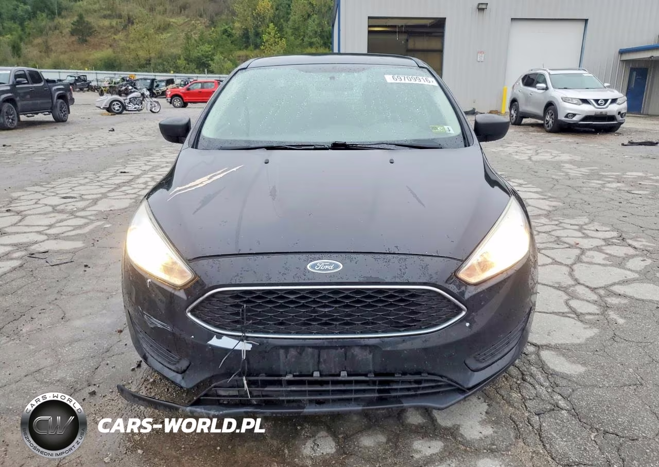 2018 Ford Focus S VIN:1FADP3E22JL201428 - 5