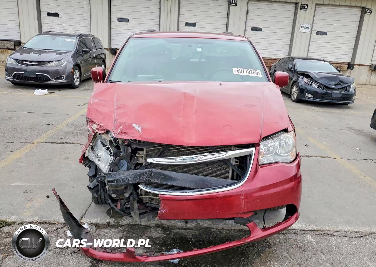 2015 Chrysler Town & Country Touring VIN:2C4RC1BG8FR554447 - 5