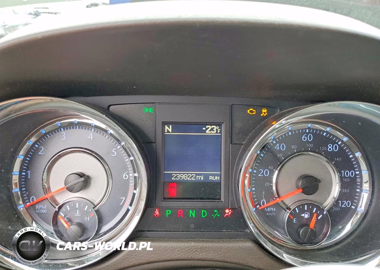 2015 Chrysler Town & Country Touring VIN:2C4RC1BG8FR554447 - 9