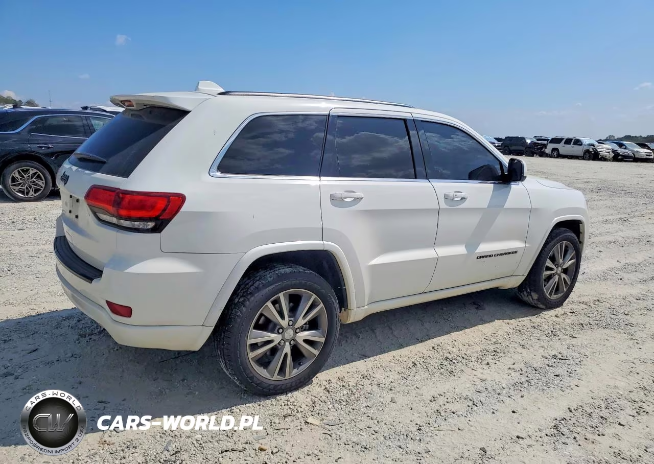 2015 Jeep Grand Cherokee Laredo VIN:1C4RJFAG9FC948228 - 3