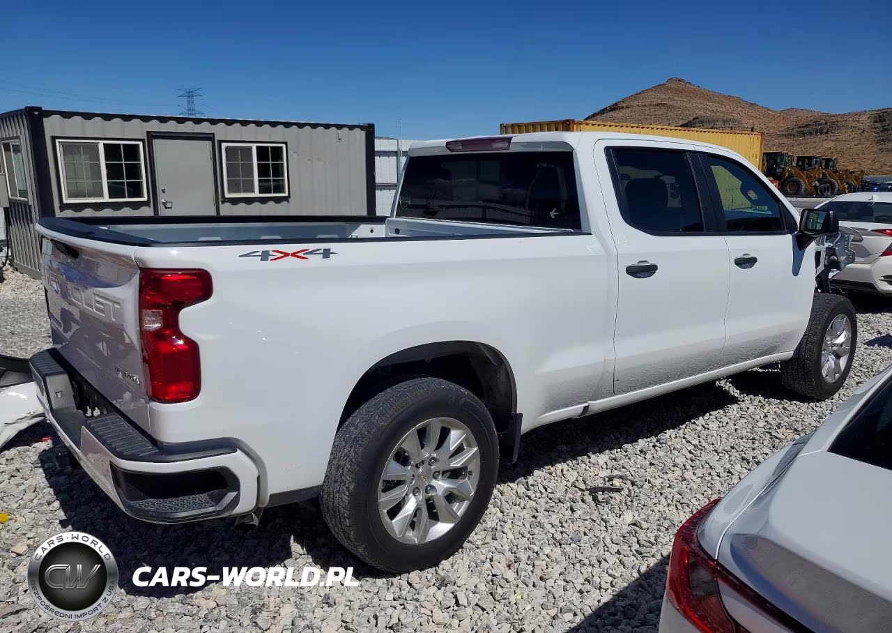 2025 Chevrolet Silverado K1500 Custom VIN:3GCPKBEK4SG331032 - 3