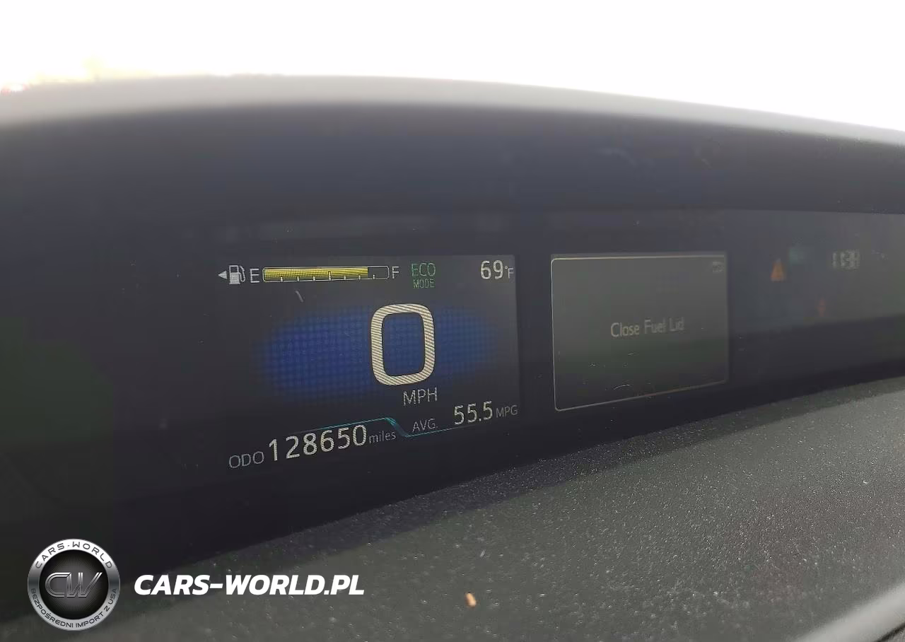 2021 Toyota Prius Prime Limited VIN:JTDKAMFP8M3195304 - 9