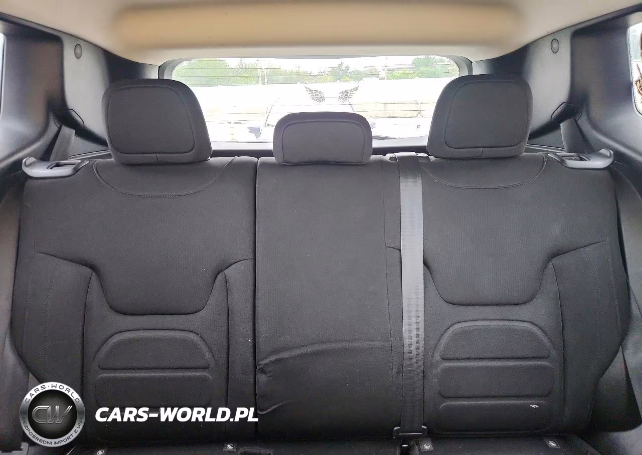 2018 Jeep Renegade Latitude VIN:ZACCJBBBXJPH99608 - 10